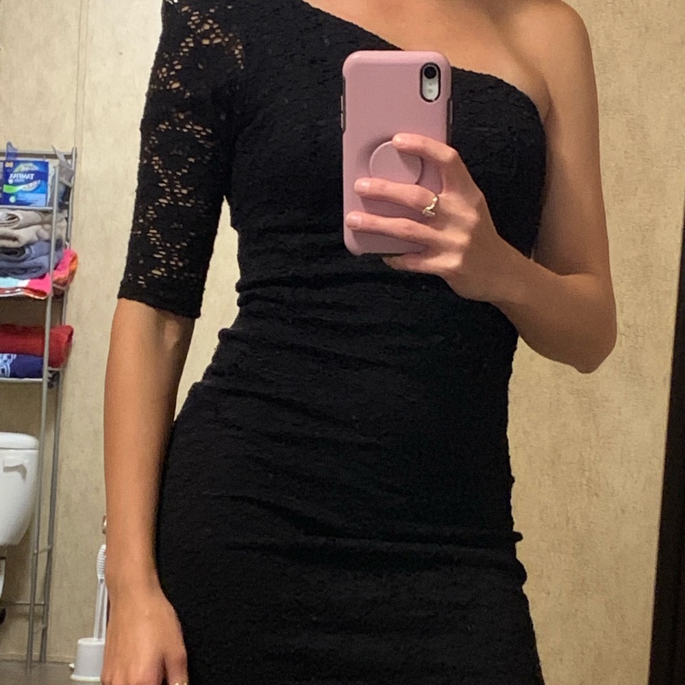 Black bodycon dress